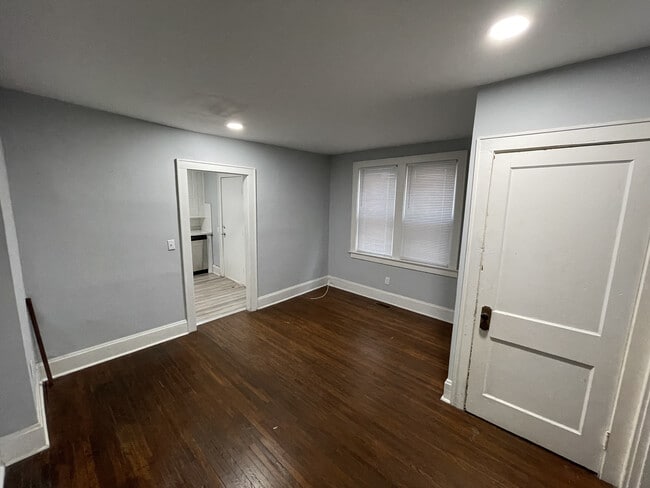 Building Photo - 728 Frebis Ave