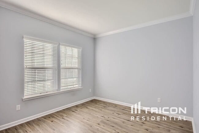 Building Photo - 2077 Morton Dr