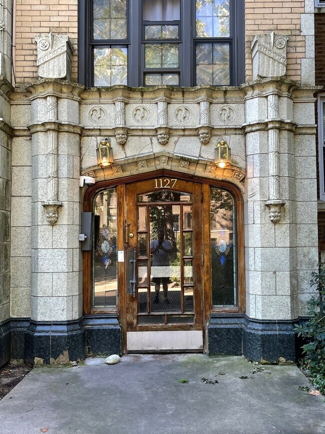 Foto del edificio - 1127 W Farwell Ave