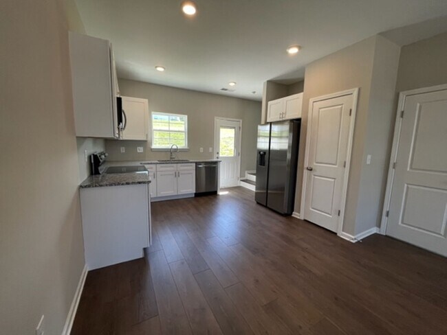 Building Photo - Brand New Townhome in Columbia!