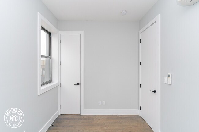 Building Photo - 297 Meeker Ave