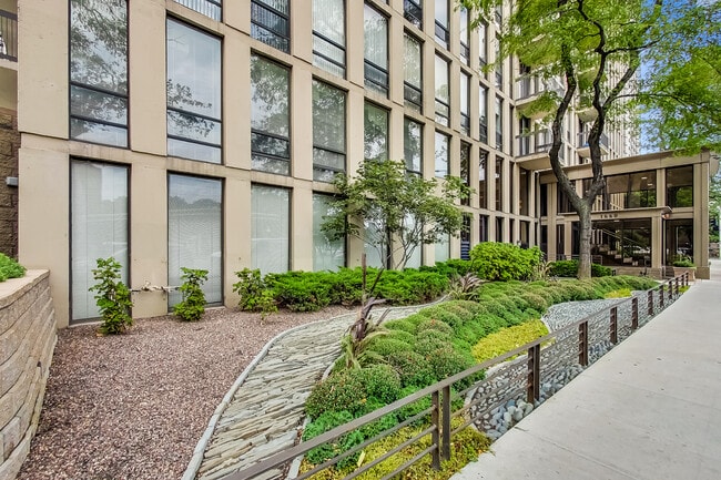 Building Photo - 1660 N La Salle Dr
