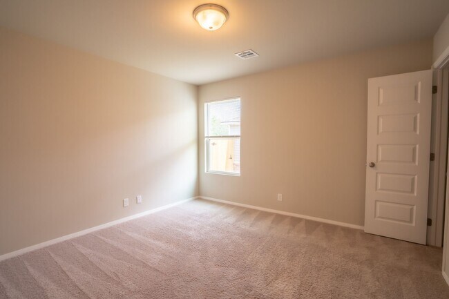 Building Photo - 3 Bed / 2 Bath in Broken Arrow!