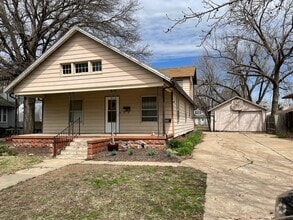 Building Photo - 618 E 6th St