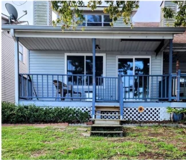 Building Photo - 732 Marina Dr