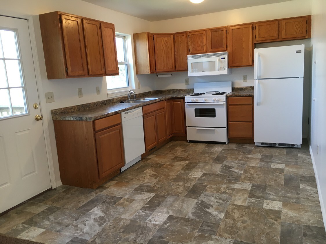 Primary Photo - 611 E Miller Dr