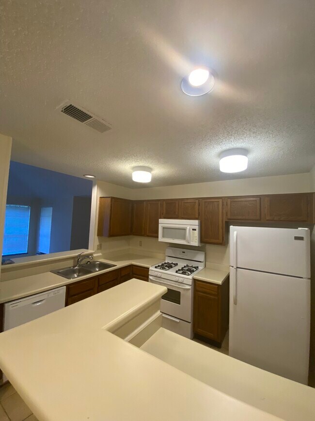 Building Photo - 604 David Curry Dr