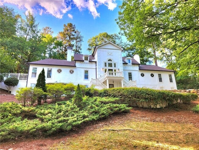 Building Photo - 5125 Powers Ferry Rd NW