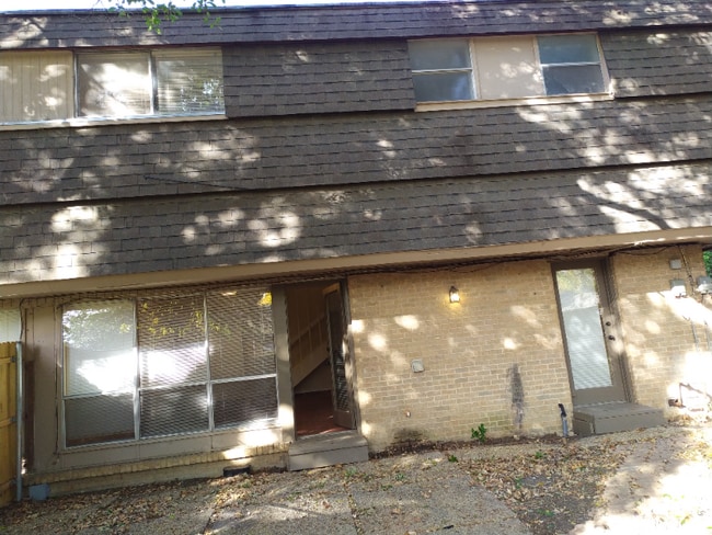 Building Photo - 7618 Village Trail Dr