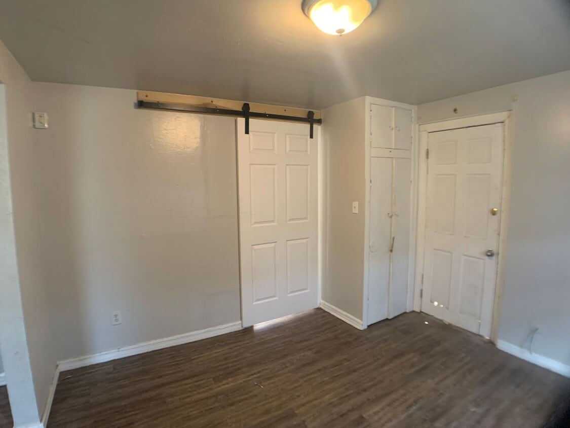 Foto principal - 1 Bed Duplex OKC