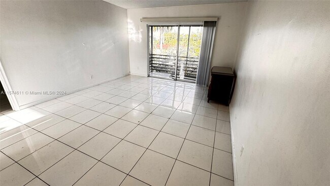 Building Photo - 20201 NE 29th Ct