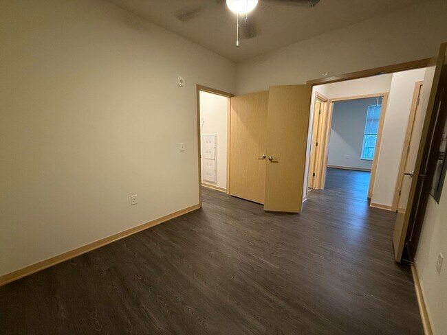 Foto del edificio - 1121 S Park St