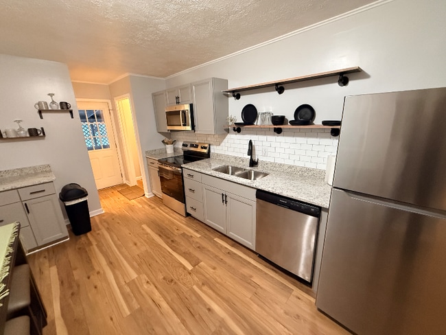 Foto del edificio - 4501 Greenfield Dr