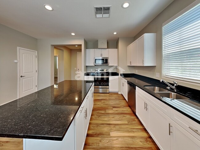 Foto del edificio - 20697 W Stone Hill Rd