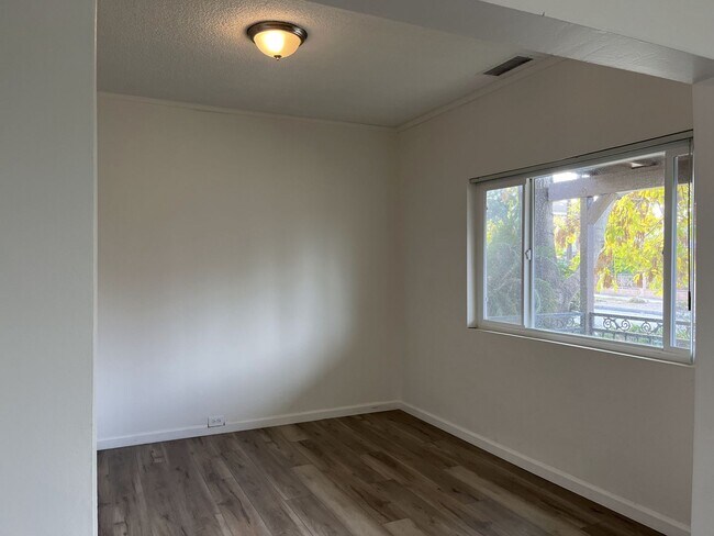Foto del edificio - Cute 2 bedroom, 1 bath bungalow for rent