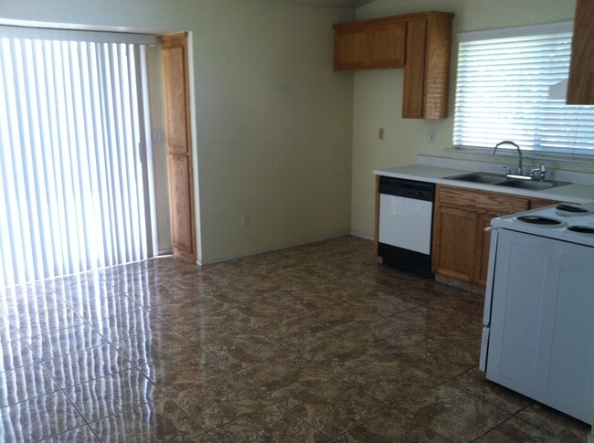 Building Photo - Charming Home in North Turlock