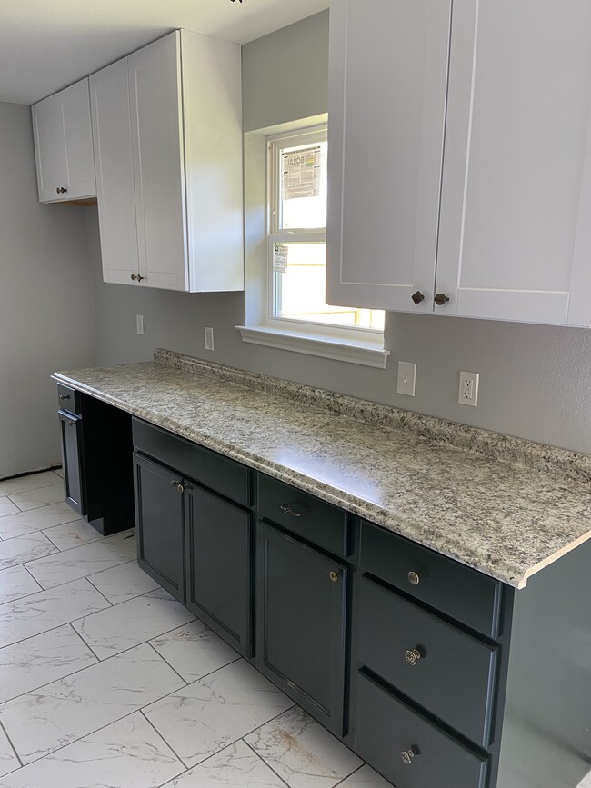 Building Photo - 126 Oak Hill Dr