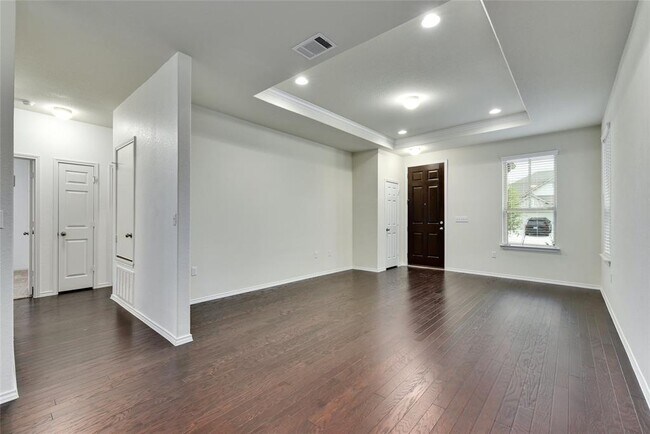 Building Photo - 564 Saturnia Dr