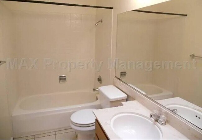 Building Photo - Beautiful 3 Bedroom Single-Family Home!