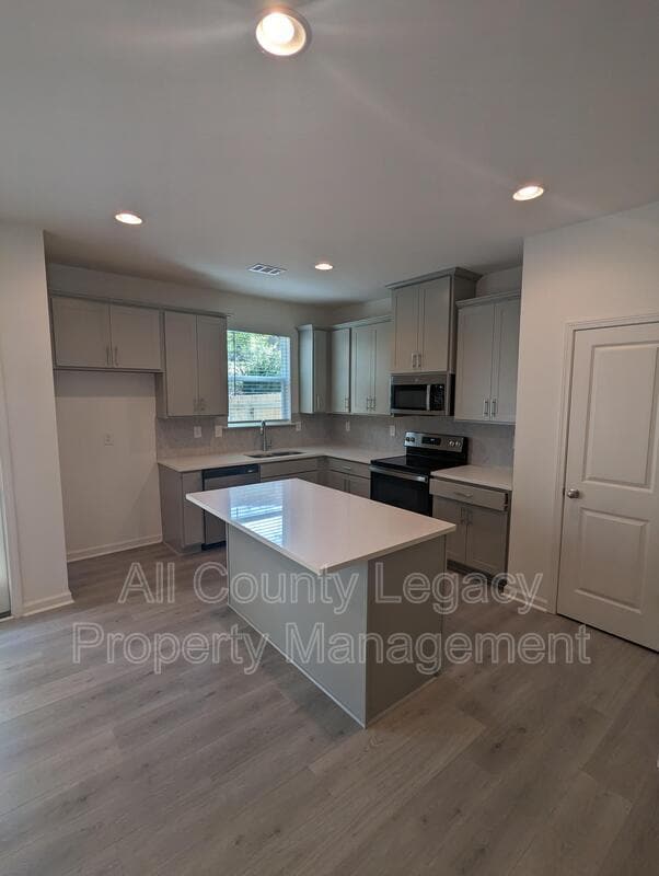 Building Photo - 4177 Spring Valley Cir
