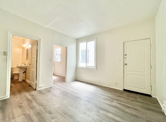 Building Photo - 2606 Normandie Ave