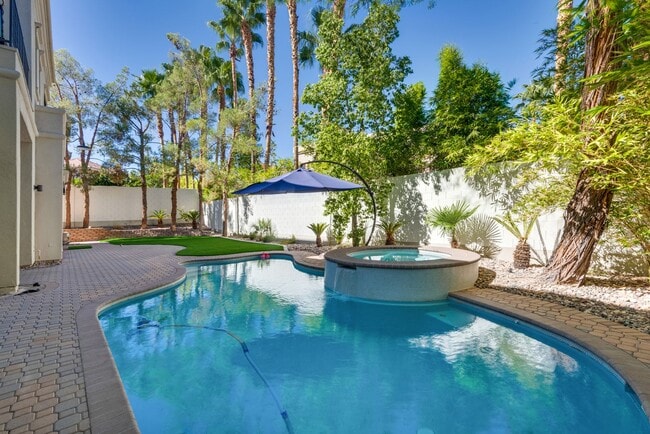 Foto del edificio - Luxury Summerlin Living in Gated Canyon Cr...