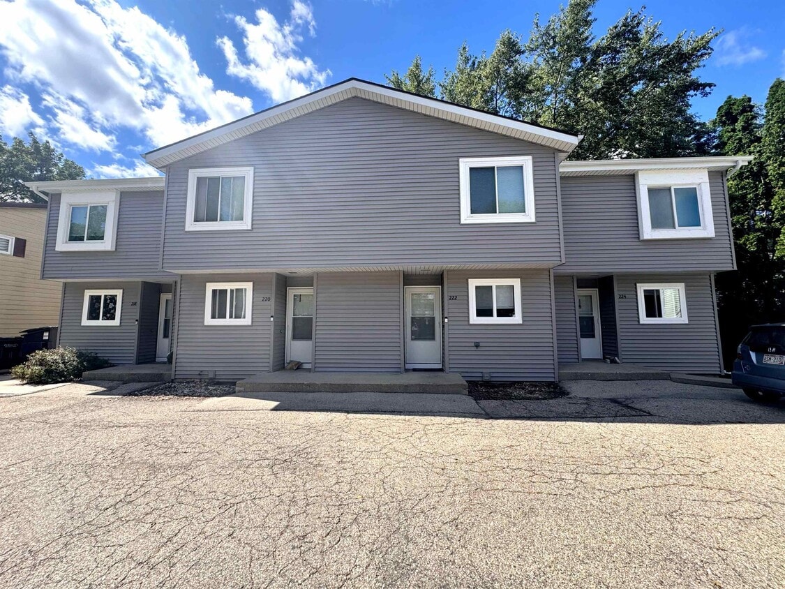 Primary Photo - 220 Swanton Rd