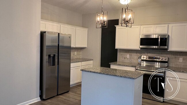 Building Photo - SUMMER MOVE-IN SPECIAL AND RATE DROP ALERT...