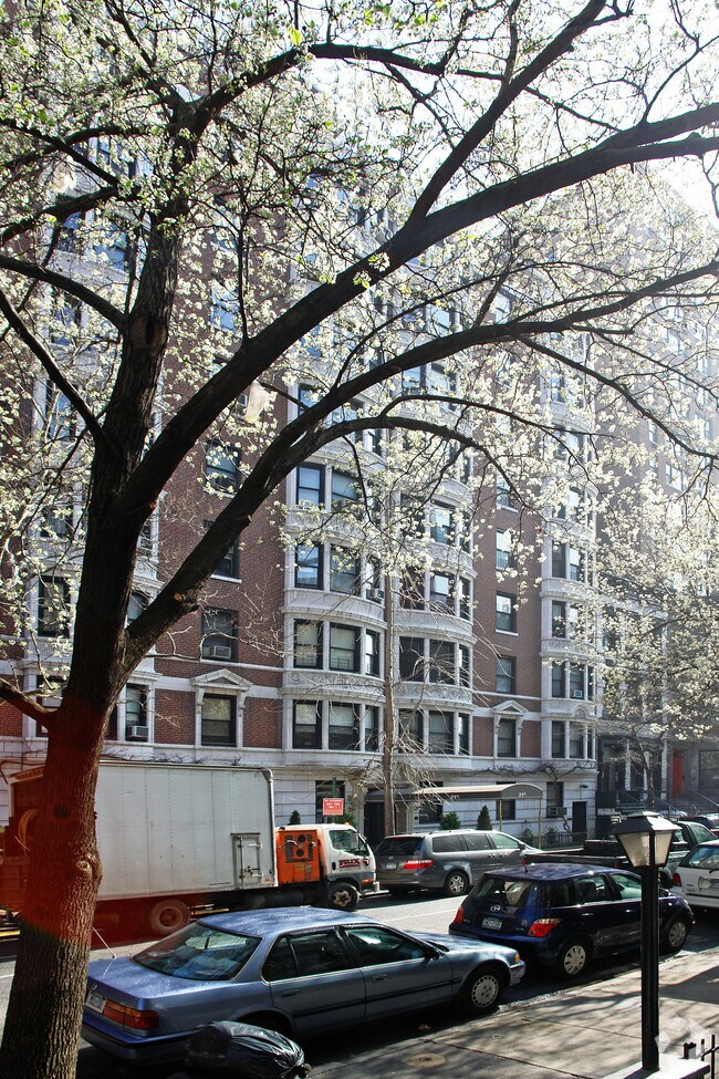 Foto del edificio - 215 W 78th St
