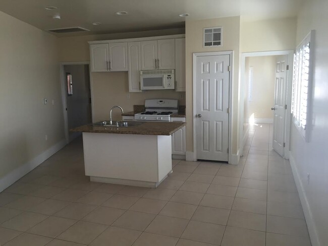 Foto del edificio - 8235 San Fernando Rd