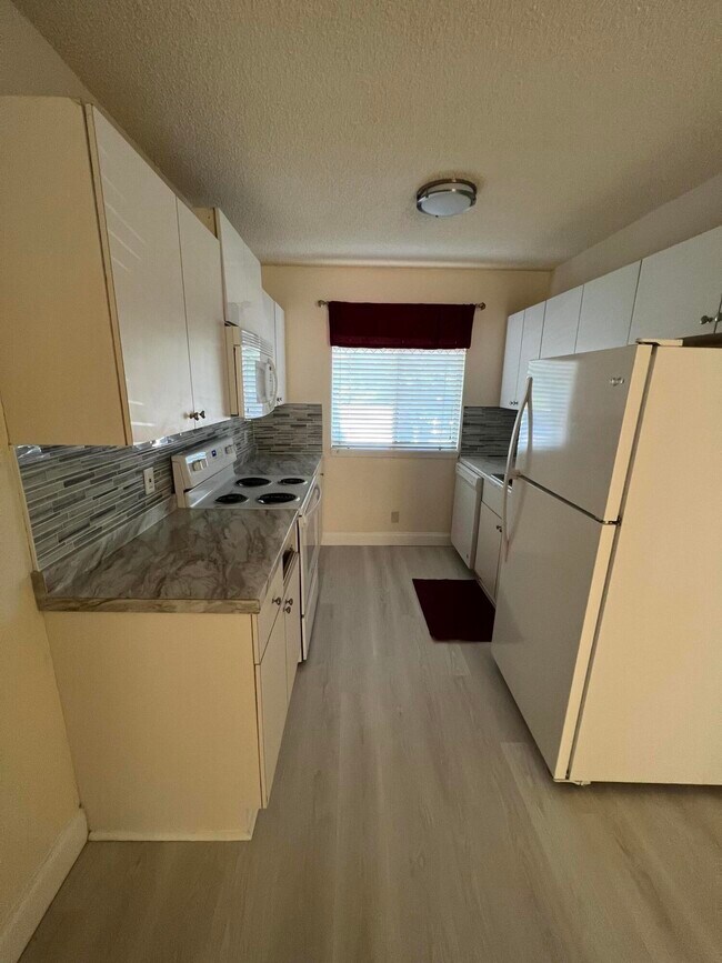 Building Photo - 400 Nottingham Cir