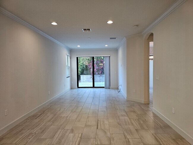 Building Photo - Luxury Executive Rental in Dr. Phillips
