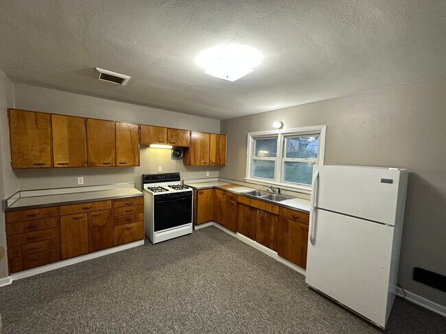 Building Photo - 2 bed, 1 bath home for rent in Hudson