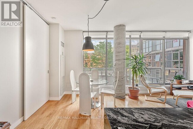 Building Photo - 383-383 Cumberland St