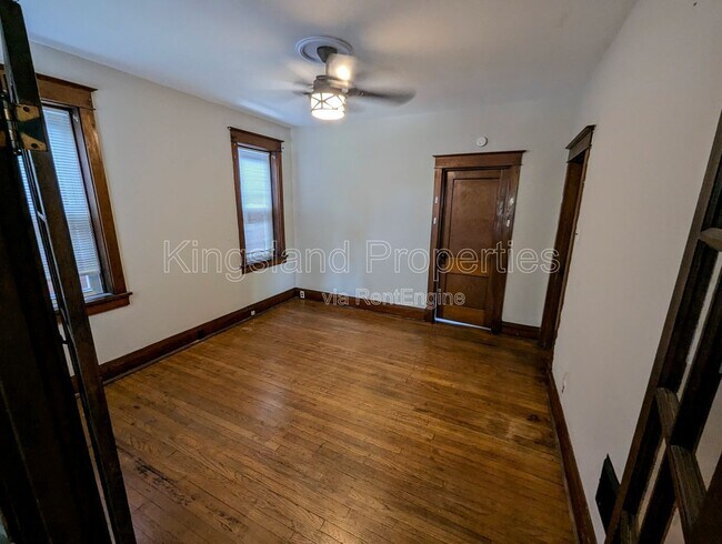 Foto del edificio - 4725 Ray Ave