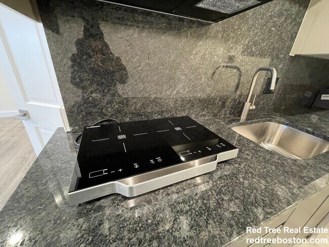 Building Photo - 1028a Commonwealth Ave