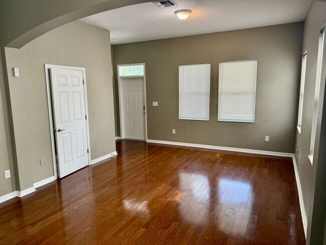 Building Photo - 1808 E Columbus Dr