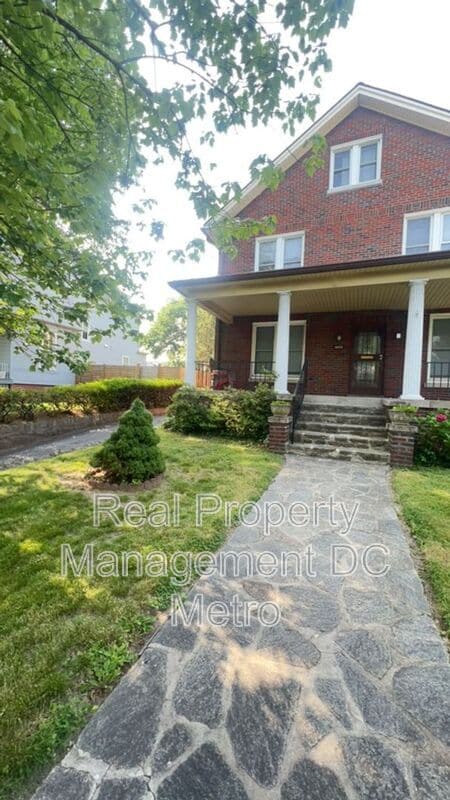 Photo - 1241 Monroe St NE House