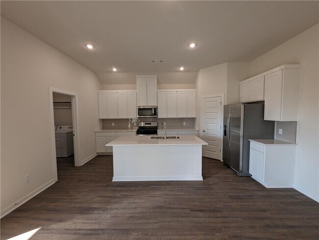Building Photo - 385 W Branta St