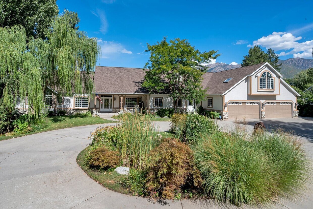 Primary Photo - Immaculate Home for rent in gated cul-de-sac!