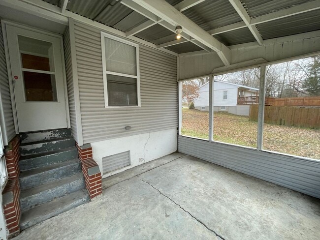 Building Photo - 2 Bedroom, 1 Bathroom Home in Independence...