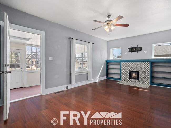 Building Photo - Updated Home Near Highlands and Edgewater