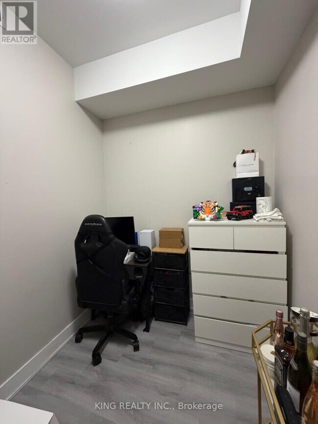 Building Photo - 1412 - 30 SHOREBREEZE DRIVE E