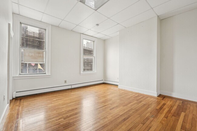 Foto del edificio - 570 Newark Ave