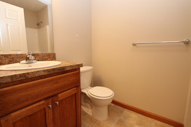 Foto del edificio - LIMITED TIME - FIRST MONTH RENT & HOA FREE...
