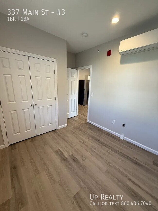 Building Photo - 337 Main St