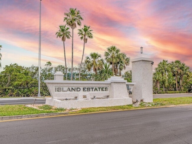 Photo - 690 Island Way Apartment