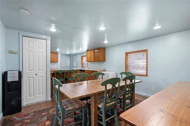 Foto del edificio - 3-Bedroom Home in Carrick on Private Street