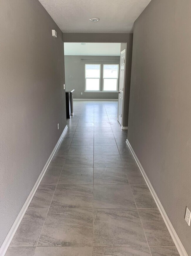 Foto del edificio - Beautiful 3 Bedroom, 2 Bath Home in the He...