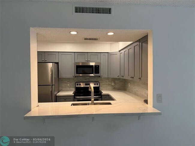 Foto del edificio - 2238 N Cypress Bend Dr